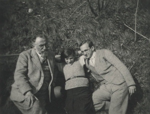Ismar Freund and two of his children