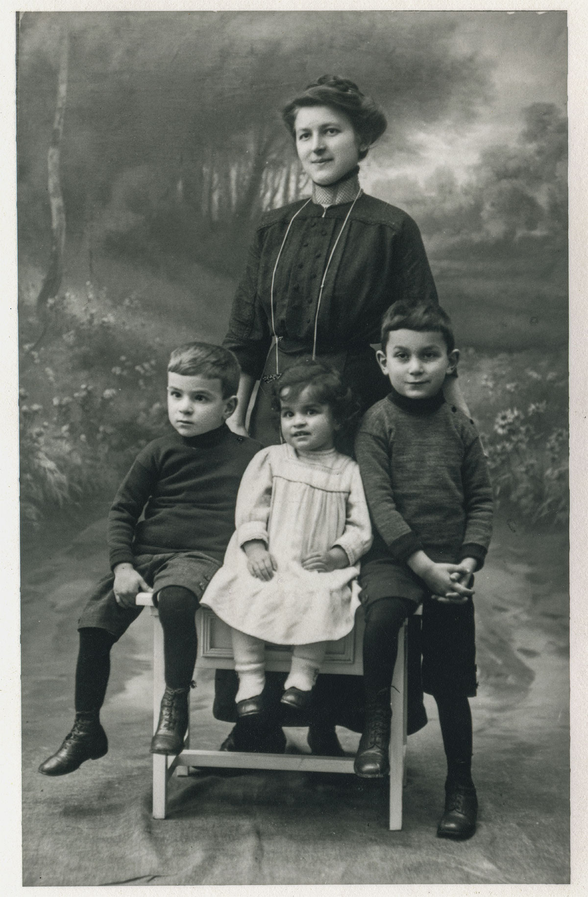 Ismar, Selma and Felix David with their beloved fräulein.